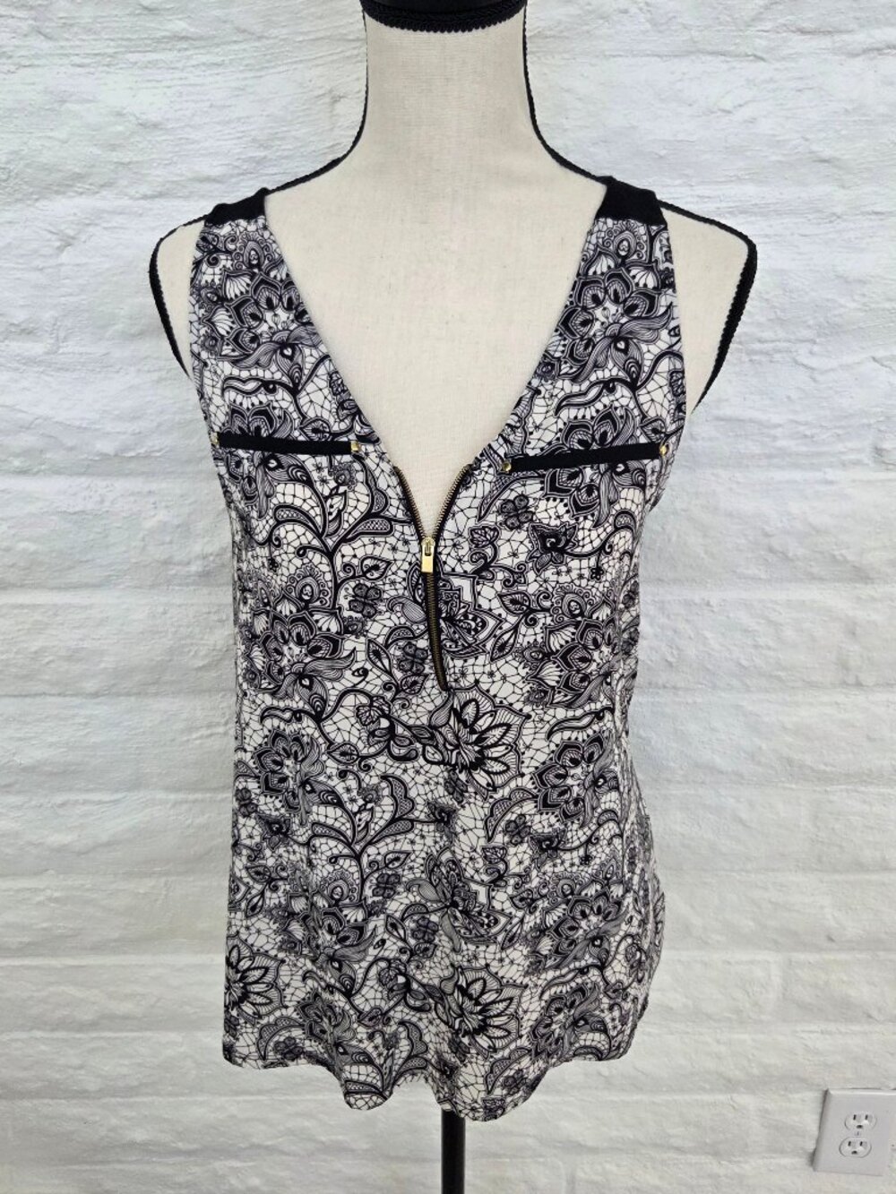 Express Tank Top Womens Medium Black and White Floral Zipper Dressy Casual